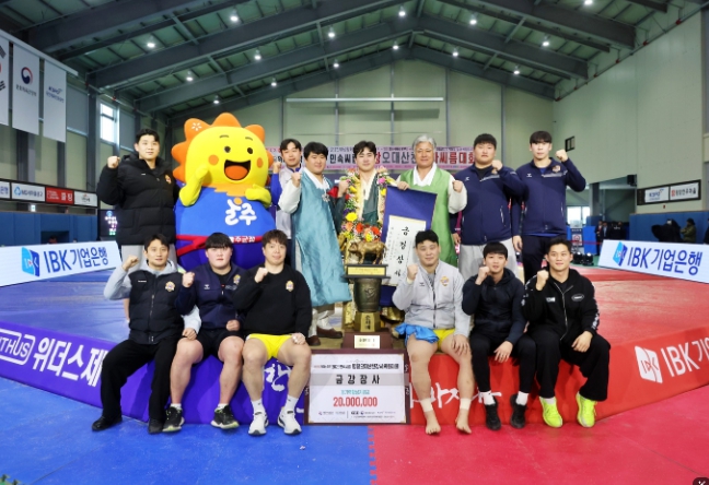 울주군 해뜨미씨름단 정종진, 평창 오대산천장사씨름대회 금강장사 등극 기사 이미지