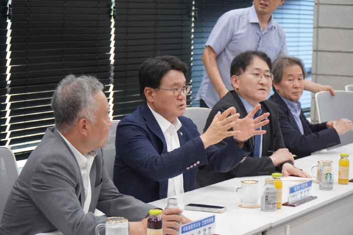 황운하 의원, 행복청 방문… “세종의사당 설계, 완전 이전 염두에 두고 추진돼야” 기사 이미지