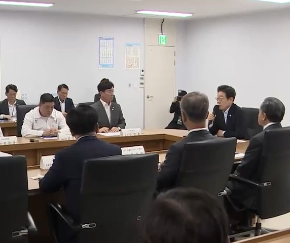 이재명 대통령 '죽지 않는 사회, 일터가 행복한 사회, 안전한 사회 꼭 만들어야' 기사 이미지