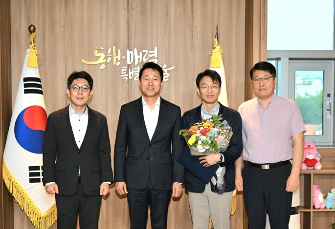 오세훈 서울시장, 1일 초대 ‘서울 건강총괄관’에 정희원 박사 위촉 기사 이미지