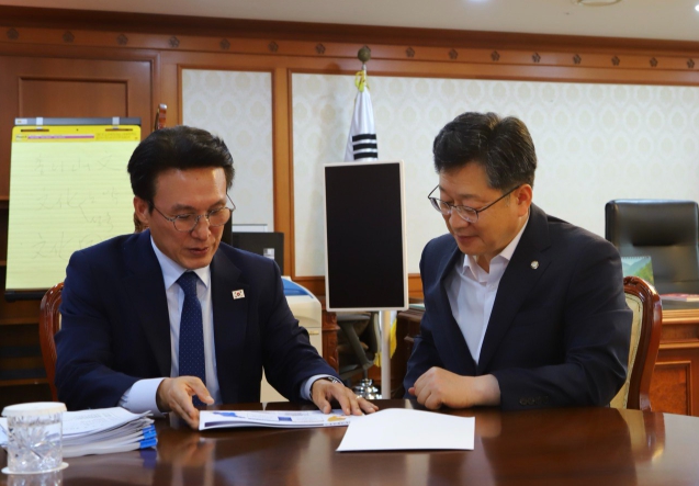 안호영의원, 김민석 국무총리 “완주·전주 행정통합, 일방적 추진 안돼 기사 이미지