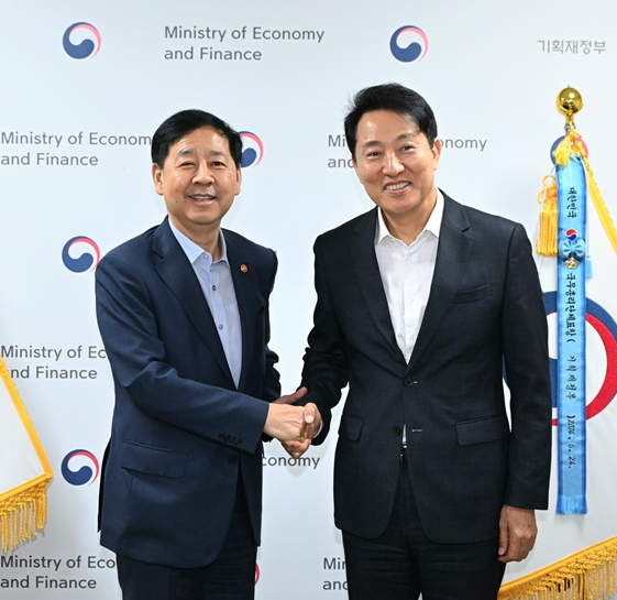 오세훈 서울시장, 경제부총리 만나 기반시설 확충 위한 국고보조 확대 요청 기사 이미지