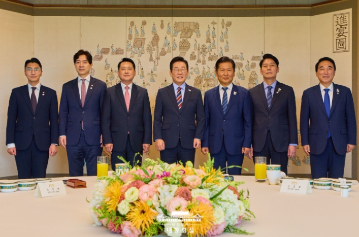 이재명 대통령·여야 당대표 오찬 회동 기사 이미지