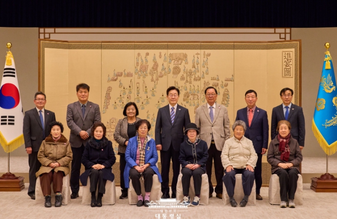 이재명 대통령, 민가협 초청 오찬 간담회 기사 이미지