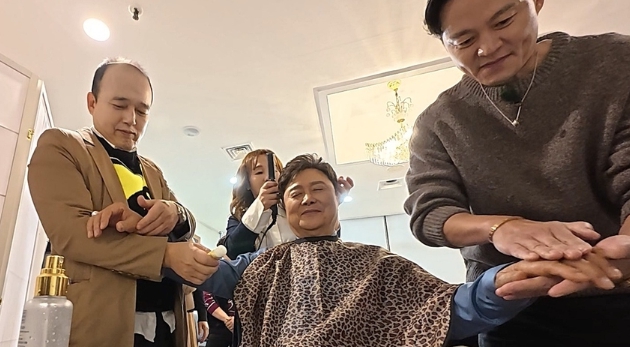 ‘꽃할배 수발 전문’ 이서진, 이번엔 80대 가요계 살아있는 전설 남진을 만나다 기사 이미지