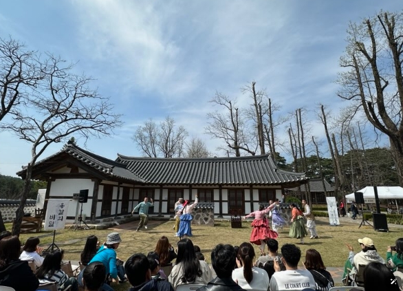 강릉문화재단, 봄 벚꽃과 함께한 공연 ‘옹칼의 비밀’성황리 개최 기사 이미지