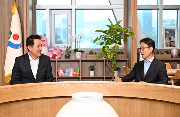 오세훈 시장, 김진오 저고위 부위원장 면담… “서울 출생아 26개월 연속 증가, 반등 흐름 더 키울 것” 기사 이미지